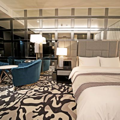 Signature Tartan City Room