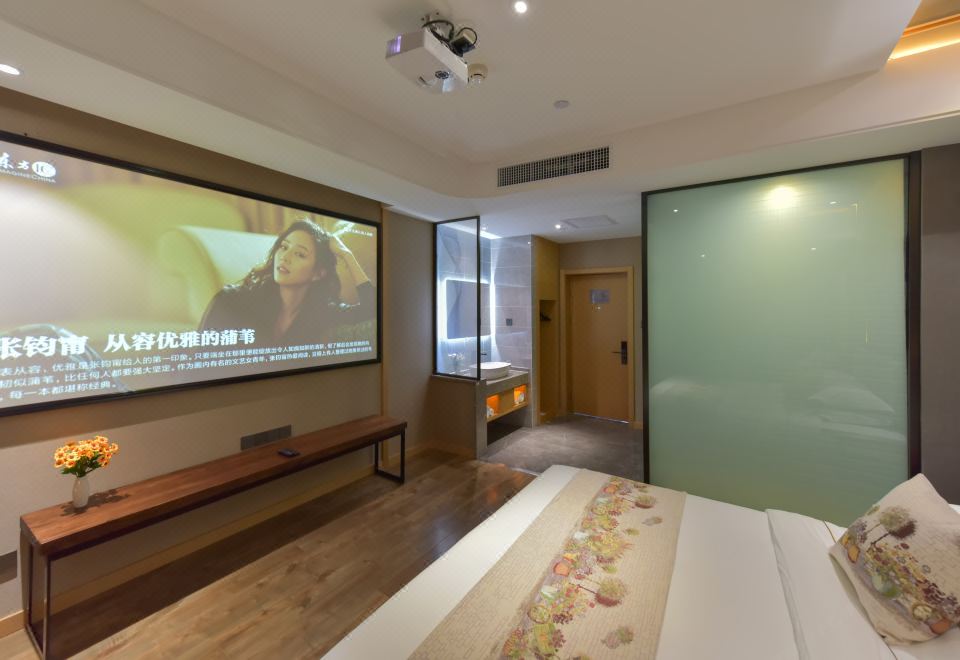 Imaginative Cinema Double Bed Room (Enjoy Iqiyi Diamond VIP + Fridge + 120-Inch Projection Screen)