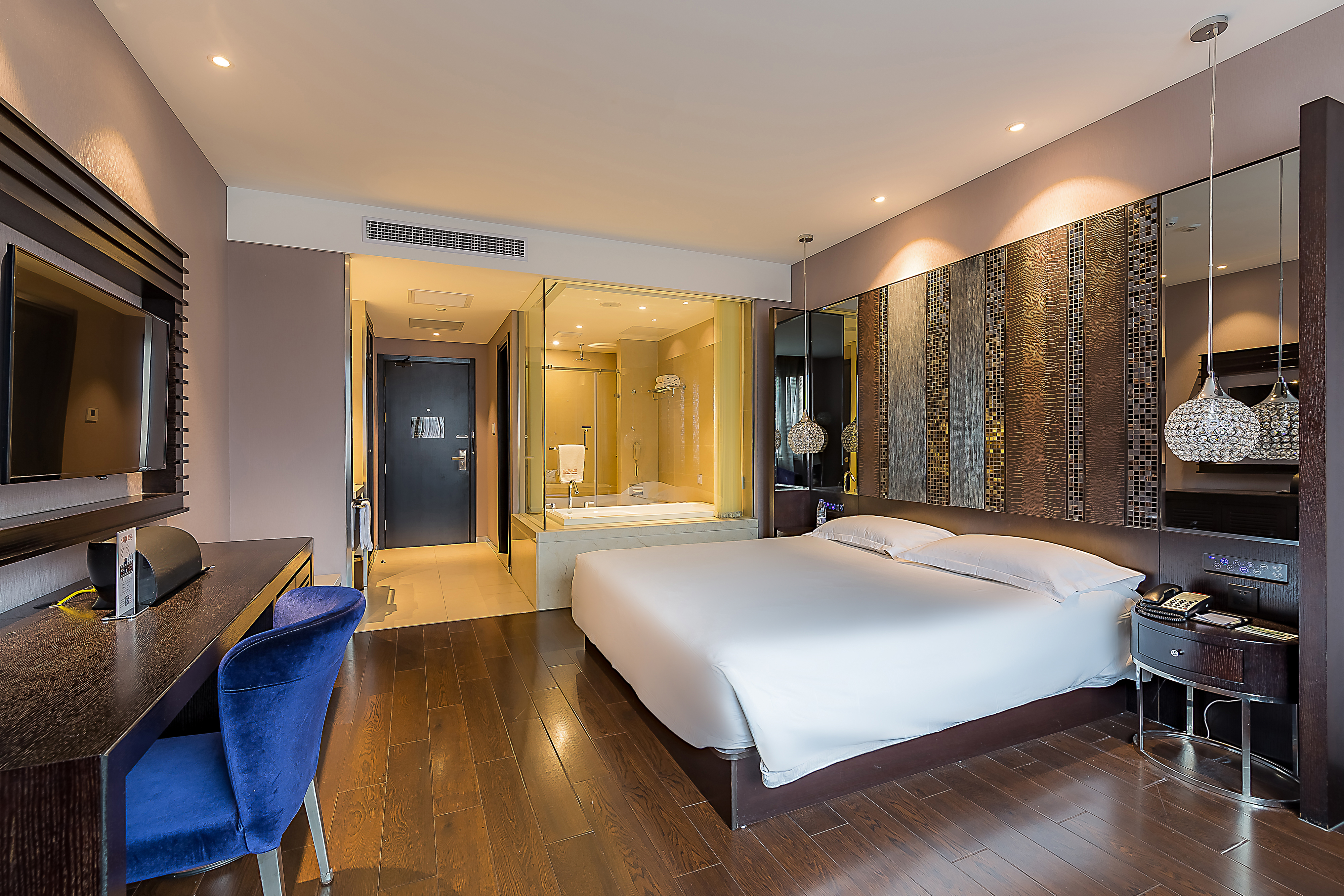 商务大床房（电视投屏+小冰箱）