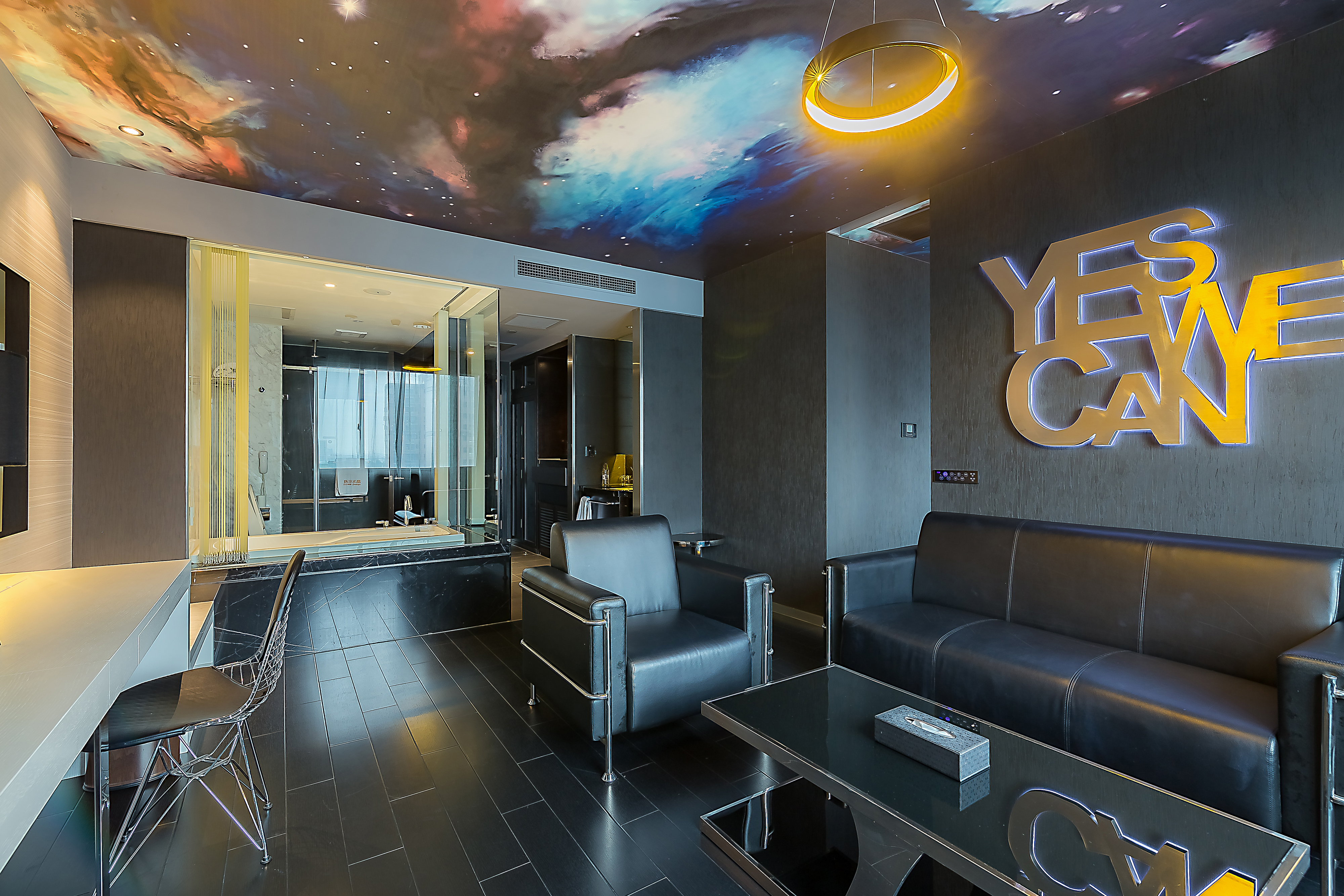 星空套房（电视投屏+小冰箱）