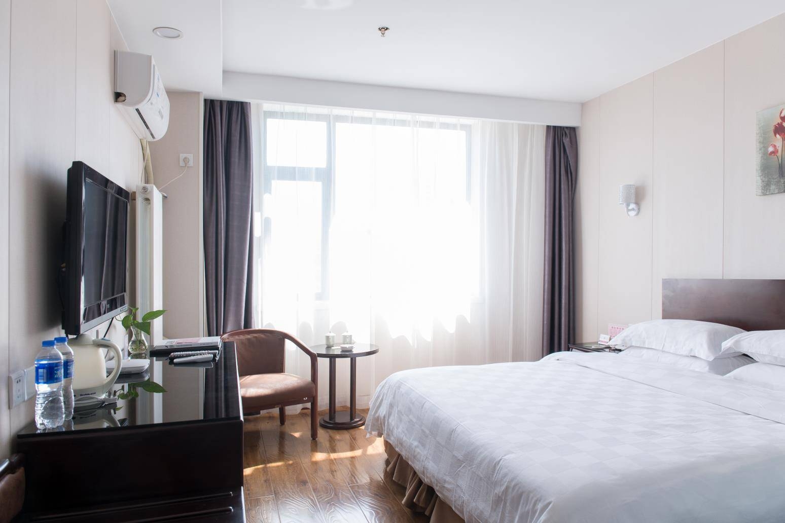 C.S. Sunshine Hotel阳光丽致大床房「舒适好眠」