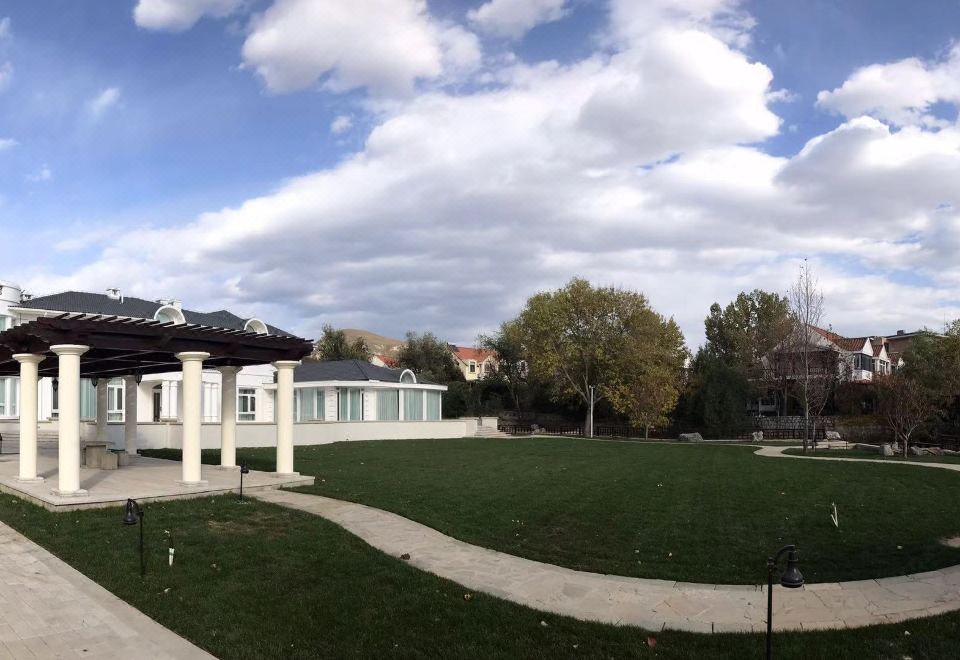 白宫（私人KTV+泳池+独立厨衞+汤泉泡池）