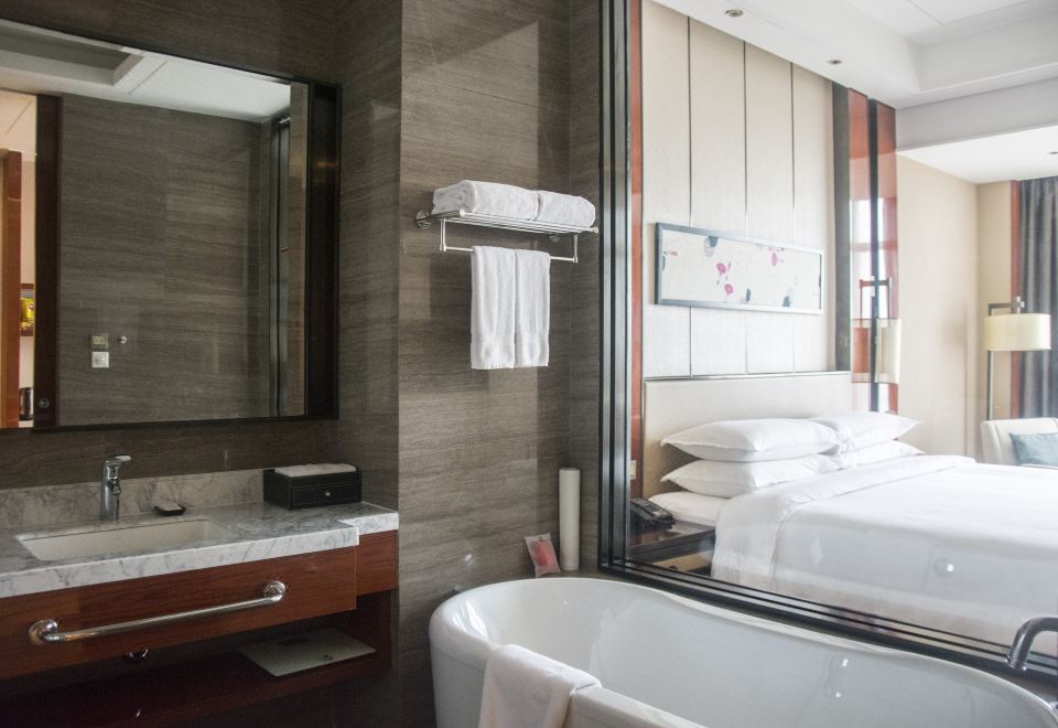 Sheraton Langfang Chaobai River HotelExecutive Double Room