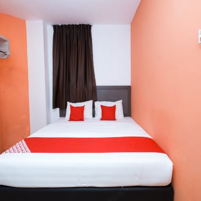 Deluxe King Room OYO 1111 Harmony Stay Promo Code
