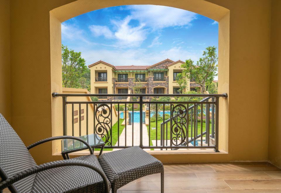 Yuetianxia Hot Spring HotelB-zone Hydrophilic Hot Spring Three Bedroom Villa