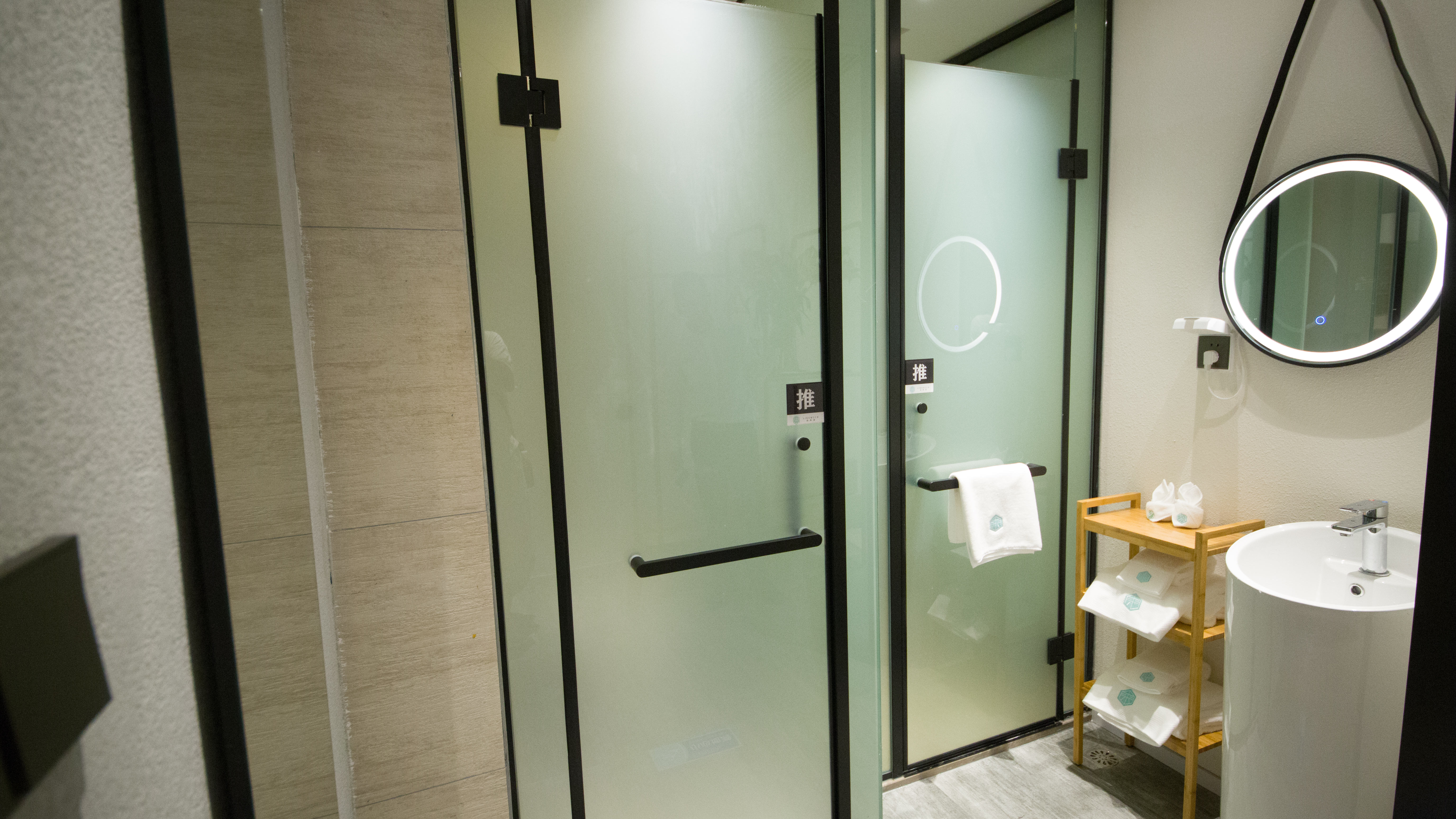 竹韵温馨大床房（内窗）