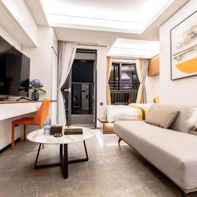 霧藍漫遊·都市大床房（落地陽台-洗衣機投屏-沙發） 雲頂行政公寓（蛇口深圳灣口岸店）優惠