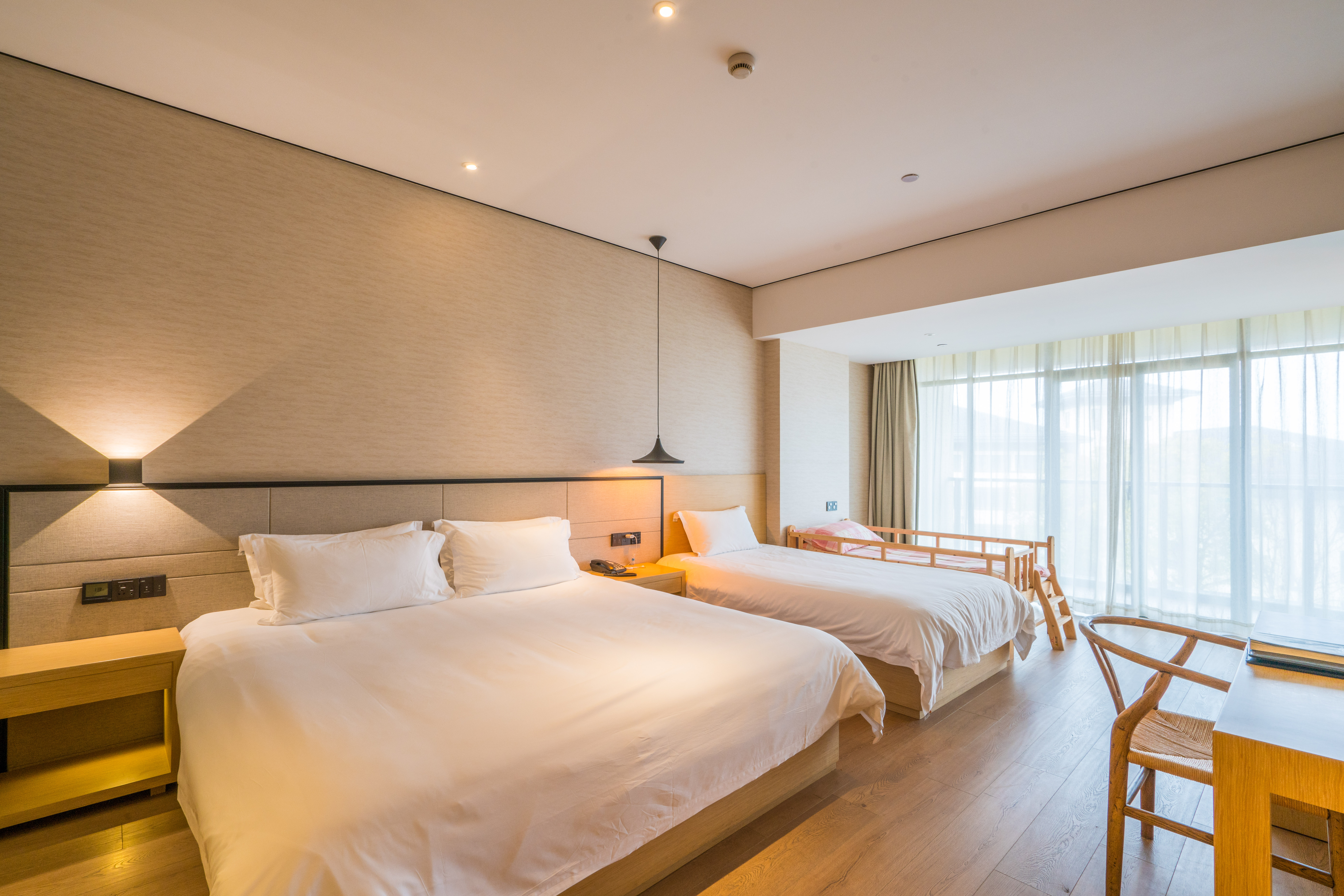 家庭阳台多床房