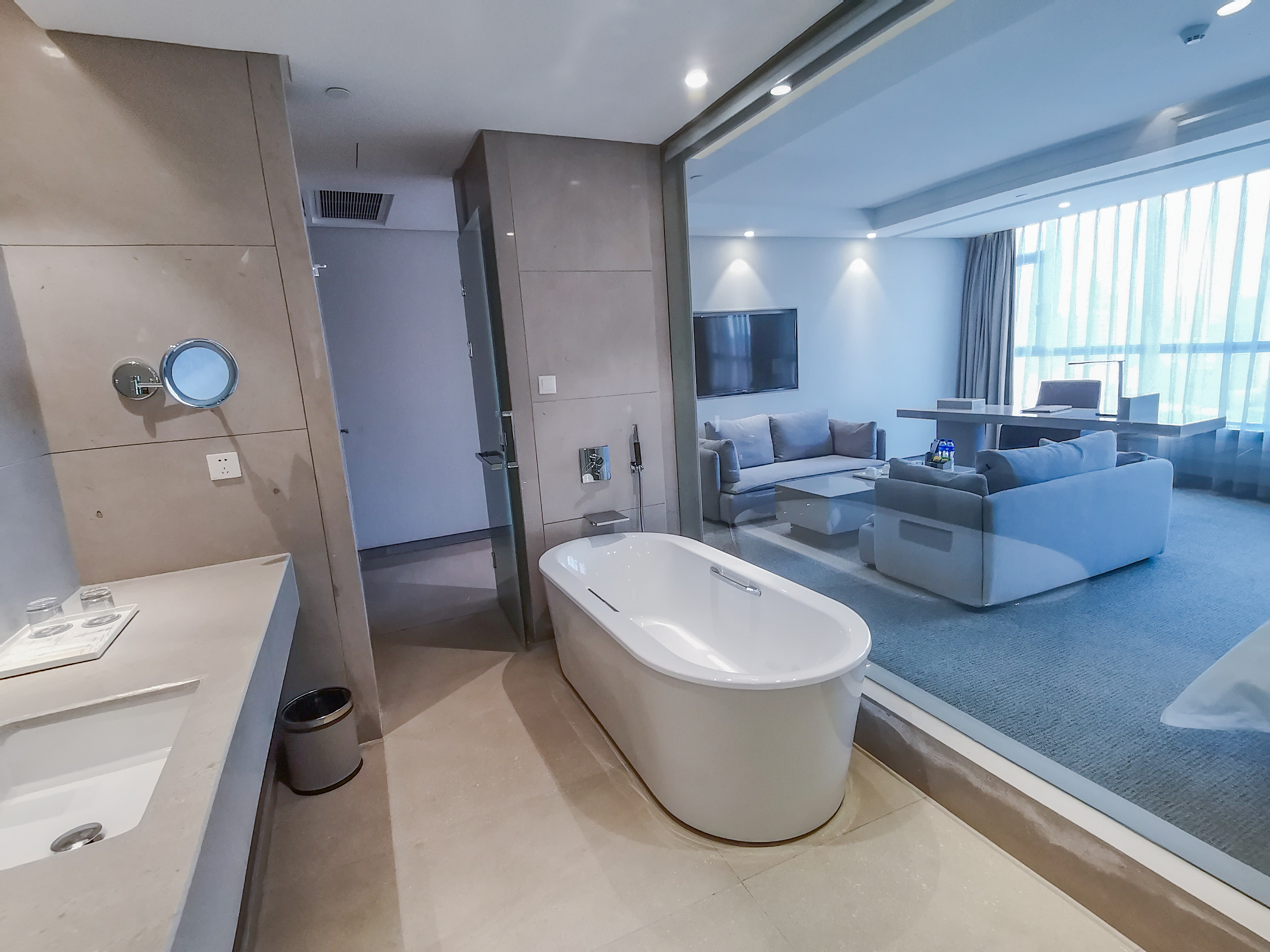 Sylvia Hotel豪华城景大床房（地暖）