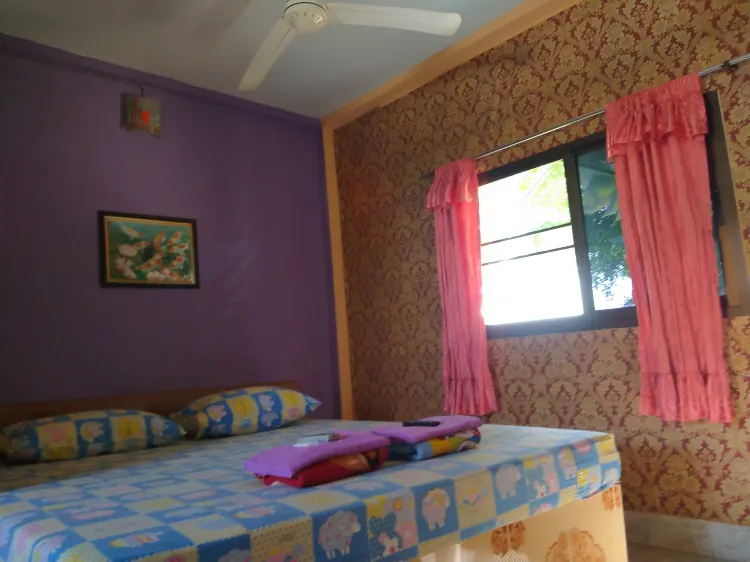 ห้องสแตนดาร์ด เตียงใหญ่ พร้อมพัดลม