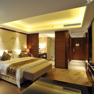 豪華江景大床房（180°江景） 梧州國龍大酒店優惠