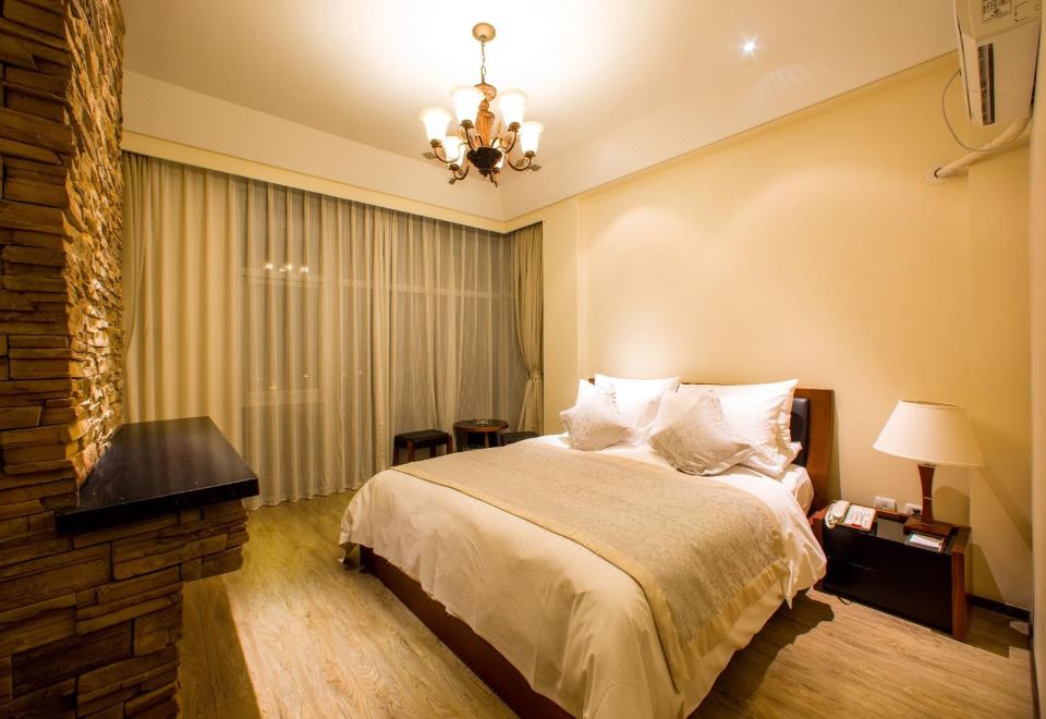 Tianjin Eagleland International HotelFamily Apartment Duplex - 4-Room, 4-Bedroom (1 Living Room, Living Room)