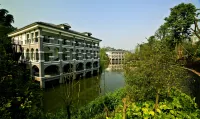 Chishui Yangtze Peninsula Hotel