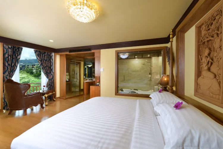 Grand Deluxe Nimman Room