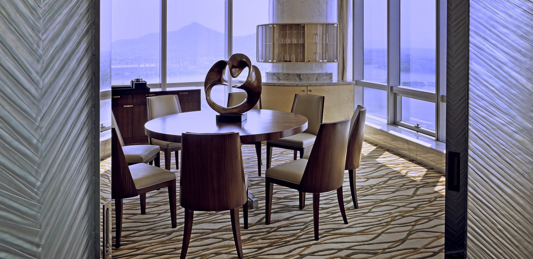 无敌湖景超广角总统套房·享玄武湖紫金山日出金陵城景