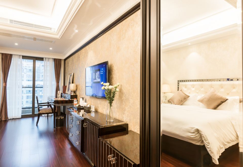 行政大床房（乳胶床垫+阳台+晾衣杆+小冰箱）