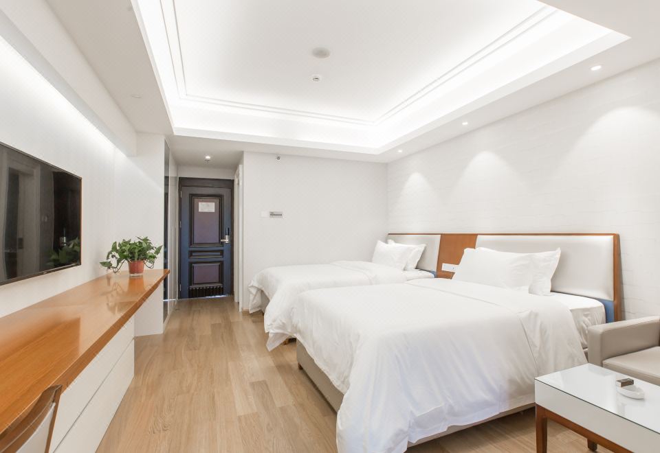 豪华双床房（乳胶床垫+阳台+晾衣杆+小冰箱）