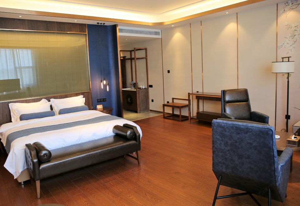 Huayang International HotelDeluxe Family Room