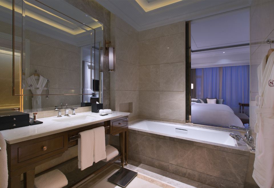 高级豪华双床房「云端俯看繁华+尽享静谧休憩」