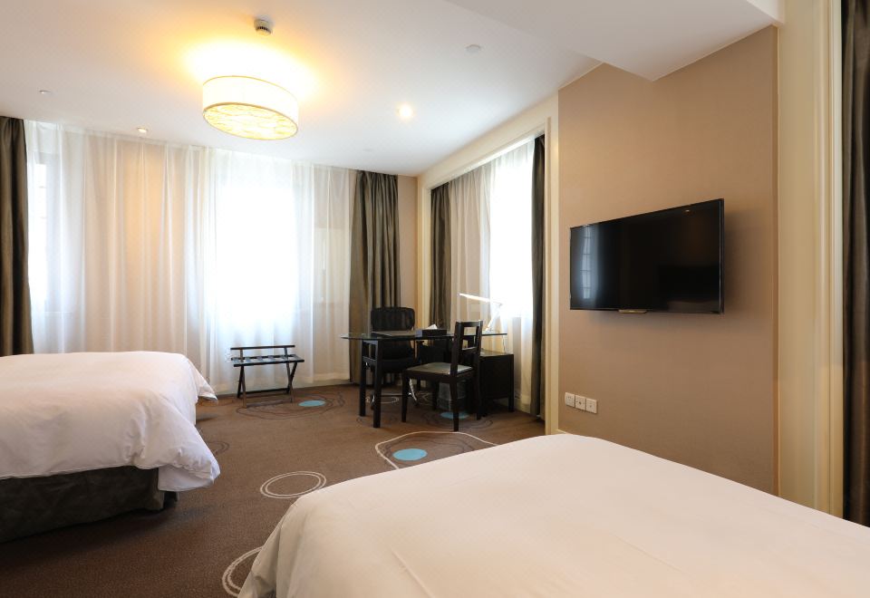 尊贵城景三人房