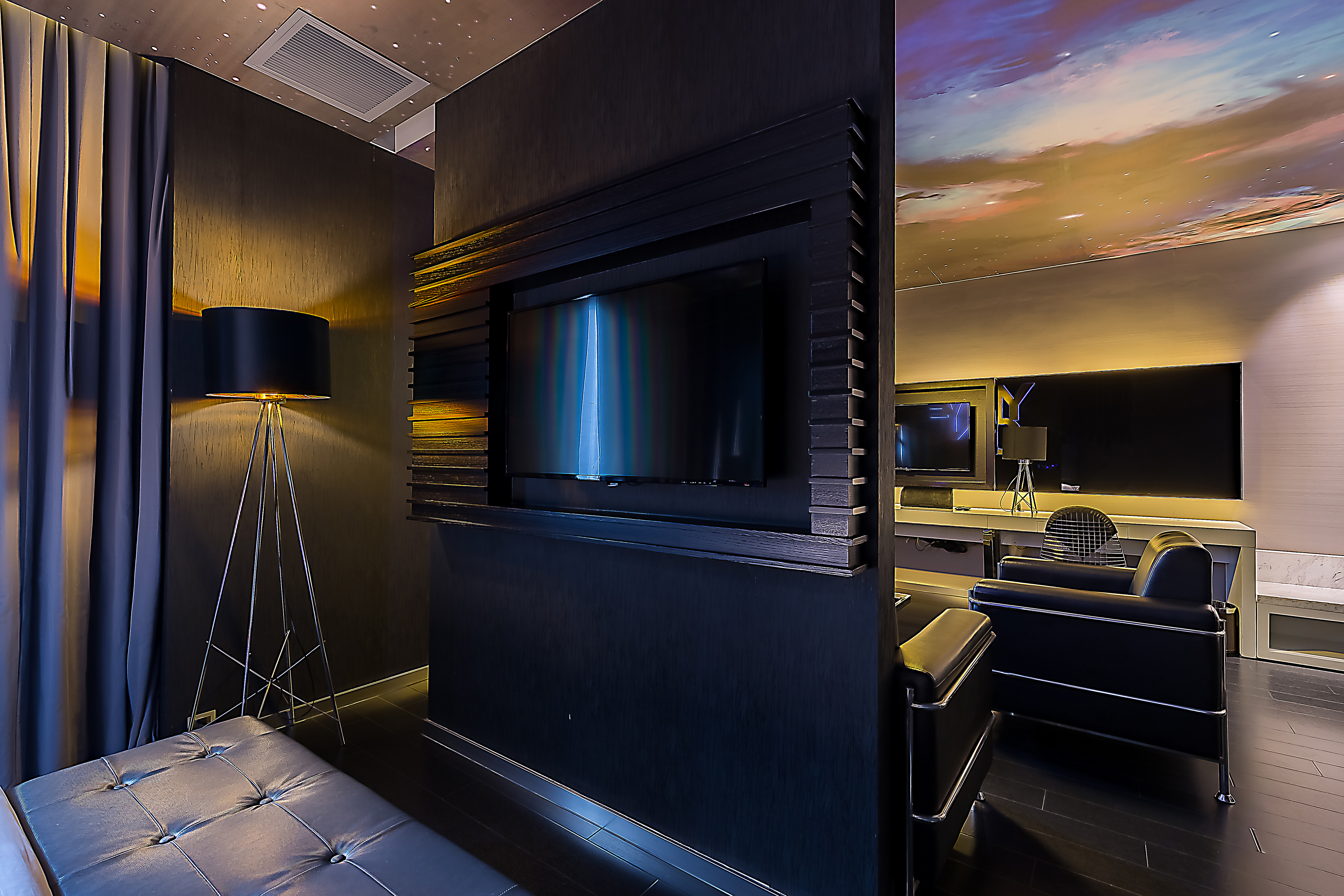 星空套房（电视投屏+小冰箱）