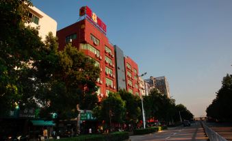 Super 8 Hotel (Anqing Zhenfengta Pedestrian Street Yicheng Road )