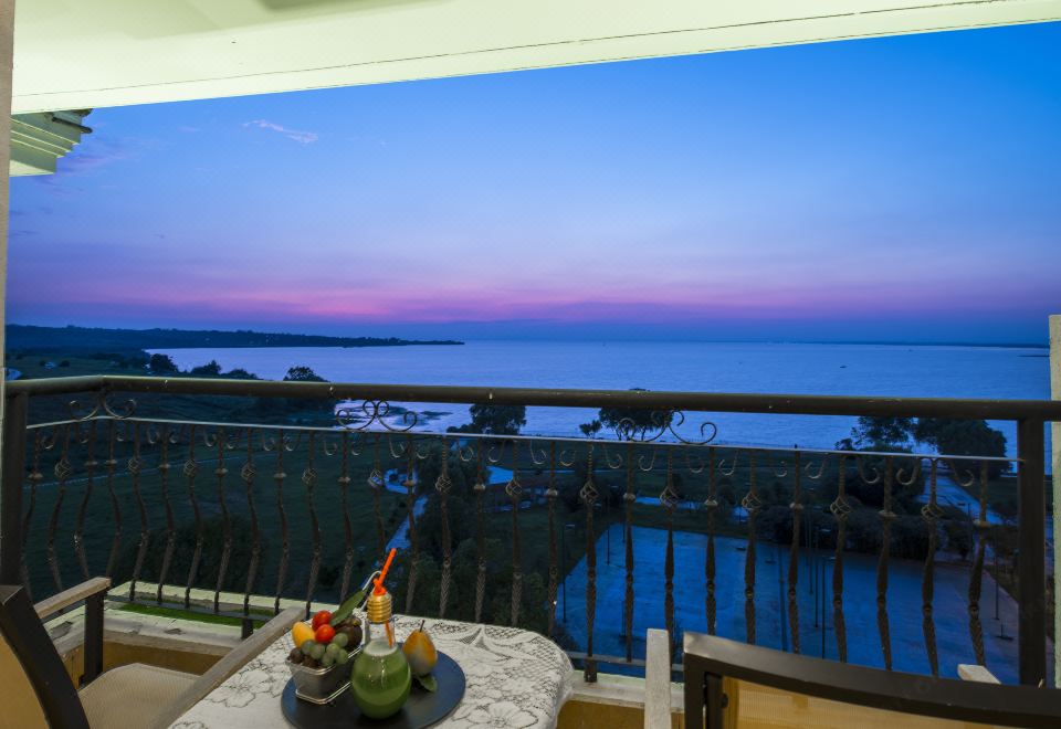 豪華湖景大床房