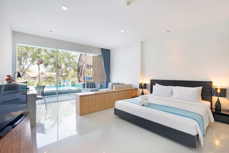 ห้องดีลักซ์ พร้อมทางลงสระว่ายน้ำ