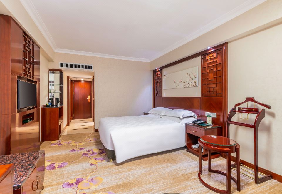 豪华宜景大床房