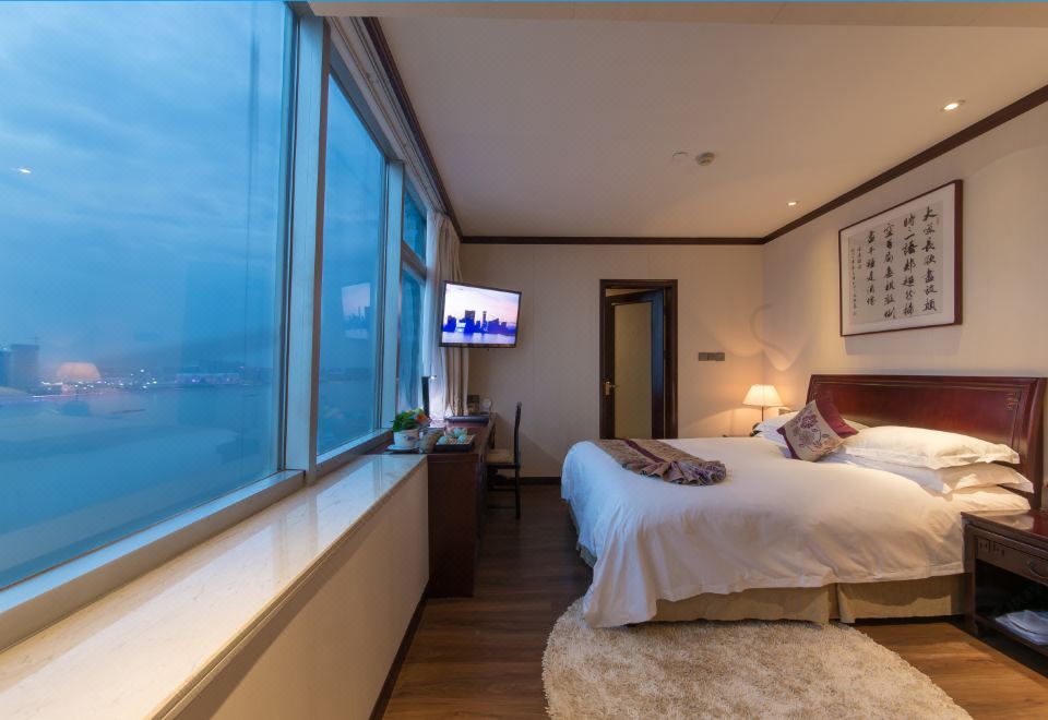 江景观潮大床房