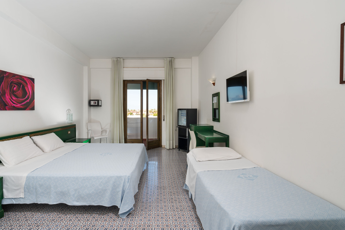 标准三人房 禁烟