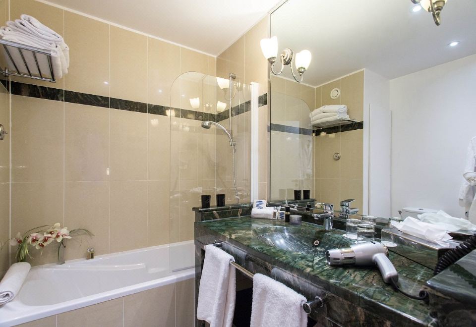 Fraser Suites le Claridge Champs-ElyséesDeluxe King Suite