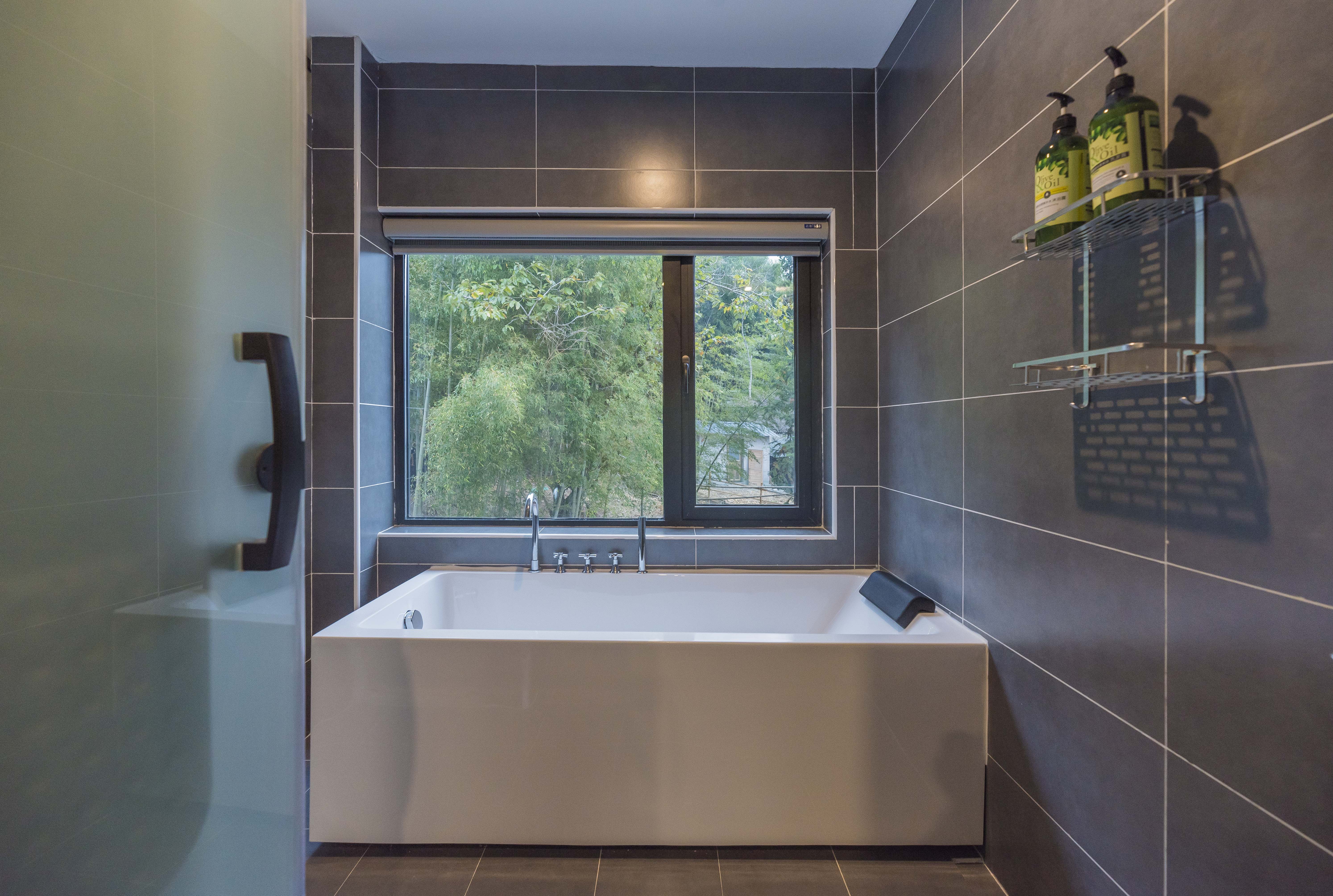 听竹·竹林山景豪华大床房（榻榻米茶台）