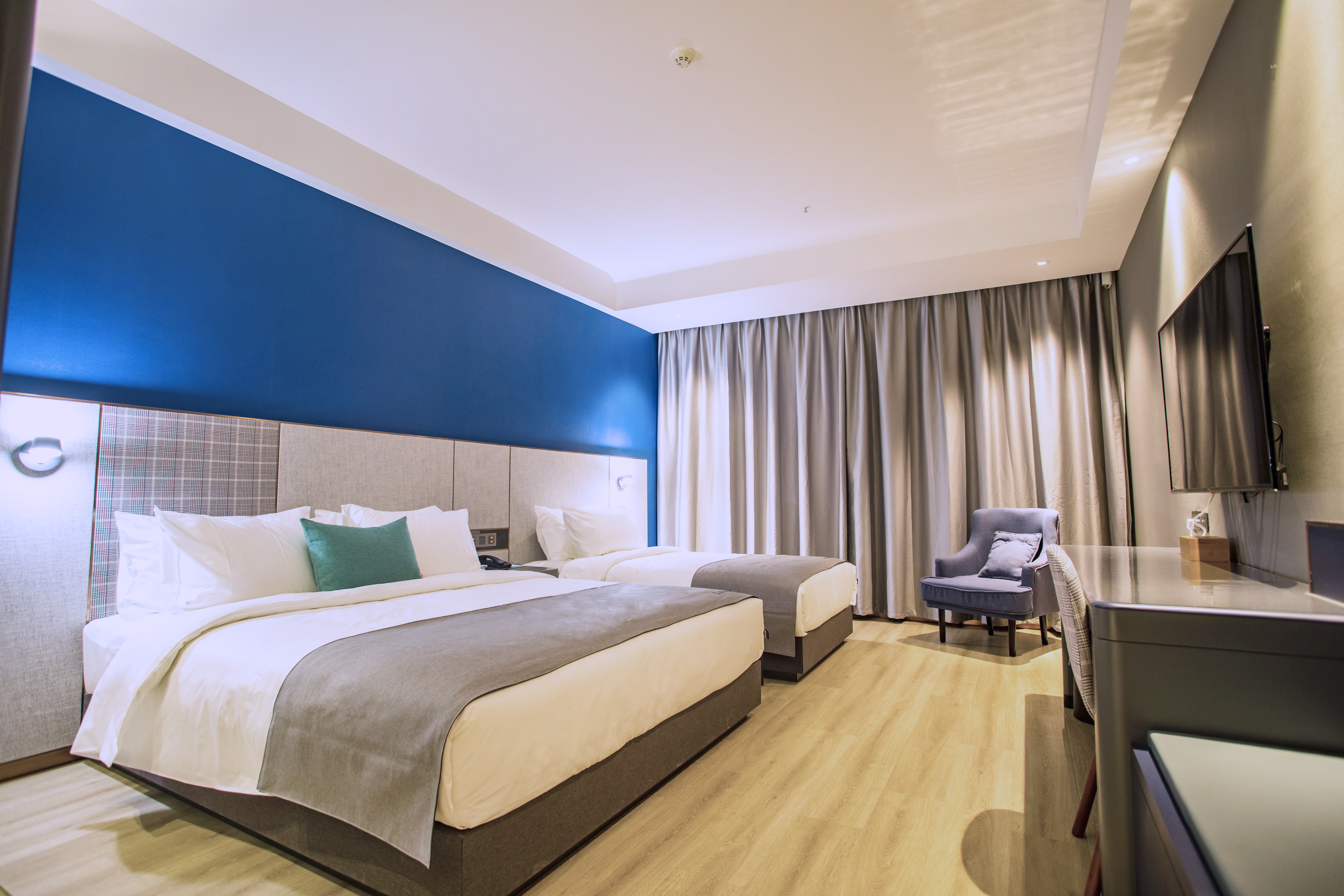 兰沁豪华亲子房-四人家庭房+全屋智能语音控制+金可儿床垫+小冰箱