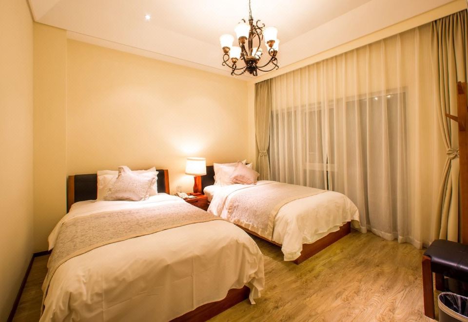 Tianjin Eagleland International HotelFamily Apartment Duplex - 4-Room, 4-Bedroom (1 Living Room, Living Room)