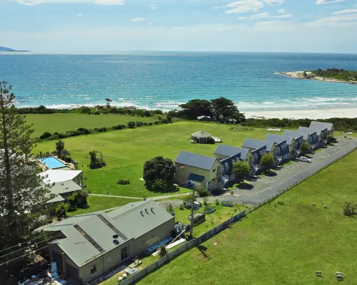 Diamond Island Resort, Restaurant & Bar and Penguin Show Hotels in Bicheno