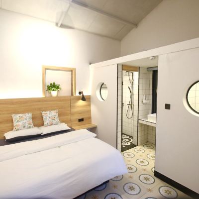 虞美人絮語（小白屋大床+乳膠床墊） SlowHouse 花喜民宿（西街鐘樓店）優惠