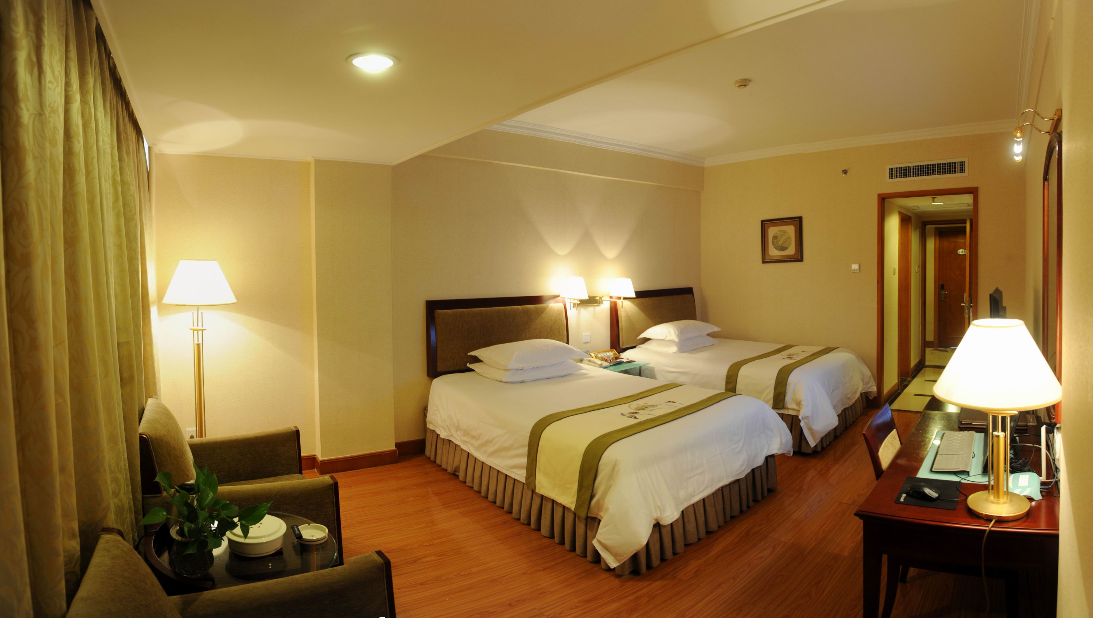 Overseas Chinese Hotel优选双床南音木偶主题房