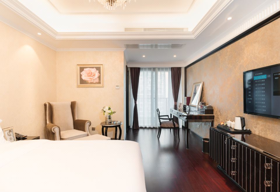 行政大床房（乳胶床垫+阳台+晾衣杆+小冰箱）