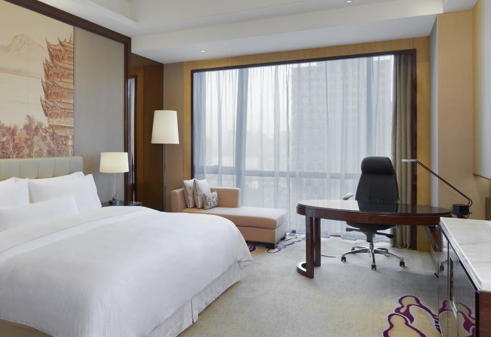 精選豪華大床房「江城煙火，俯瞰樓宇錯落成畫」