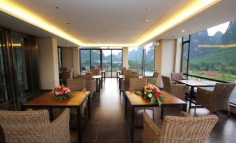 Shuiyue Longwan Hotel (Yangshuo Yulong River Ten-mile Gallery)