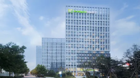 Holiday Inn Express Qingdao West Coast Golden Beach