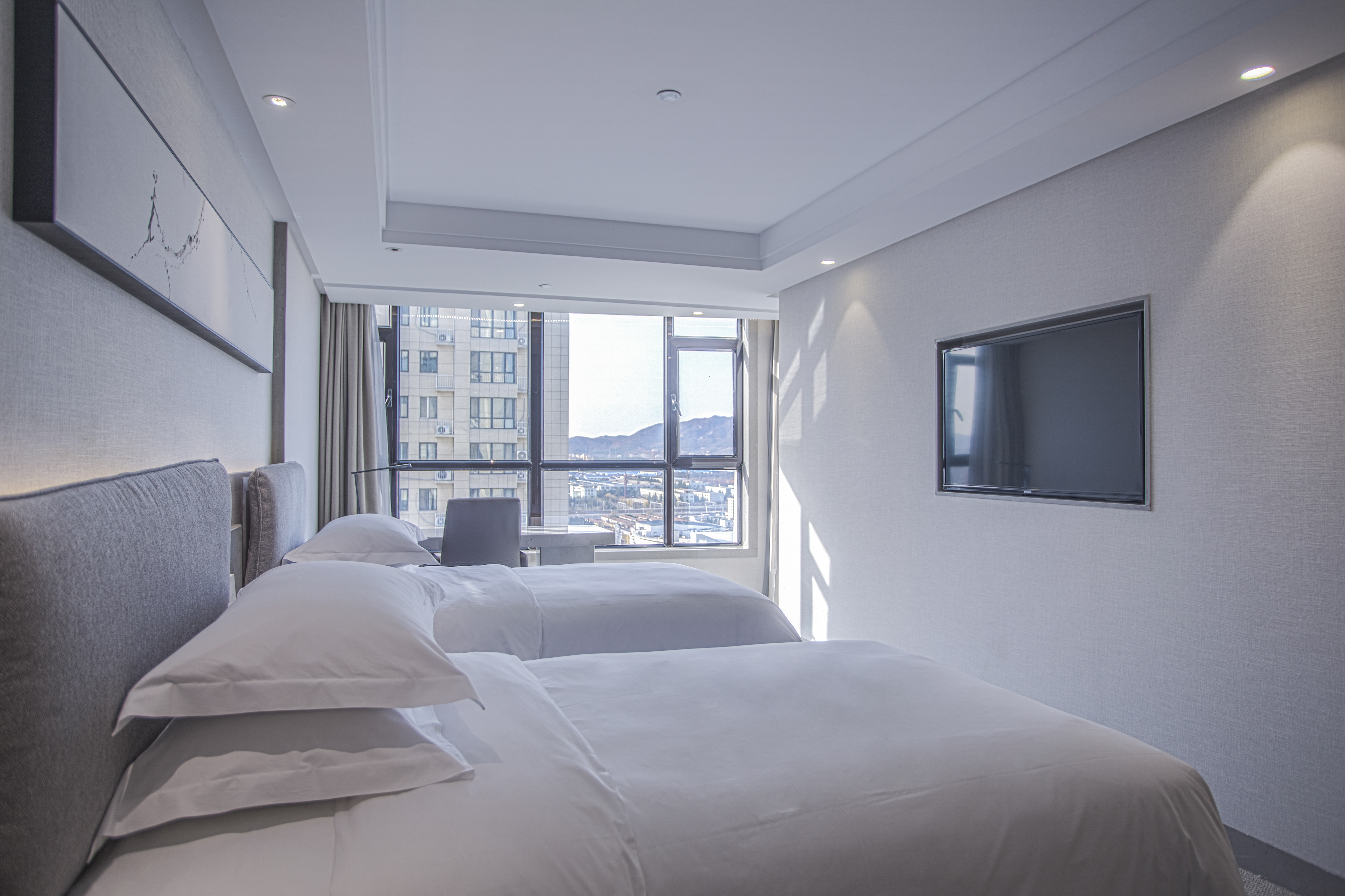 Sylvia Hotel豪华城景双床房（地暖）