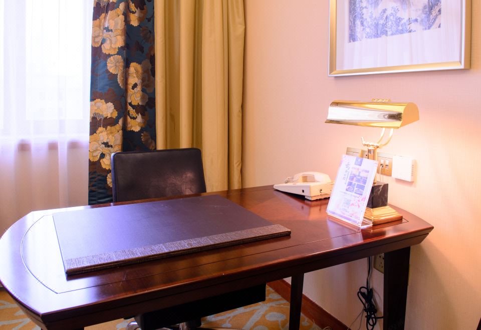 豪华商务大床房