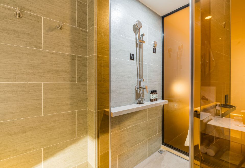 Superior twin bedroom