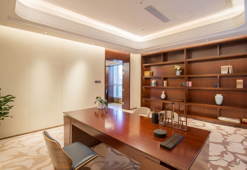 至尊商務大套間（智能感控+智能投屏+書房+獨立浴缸）