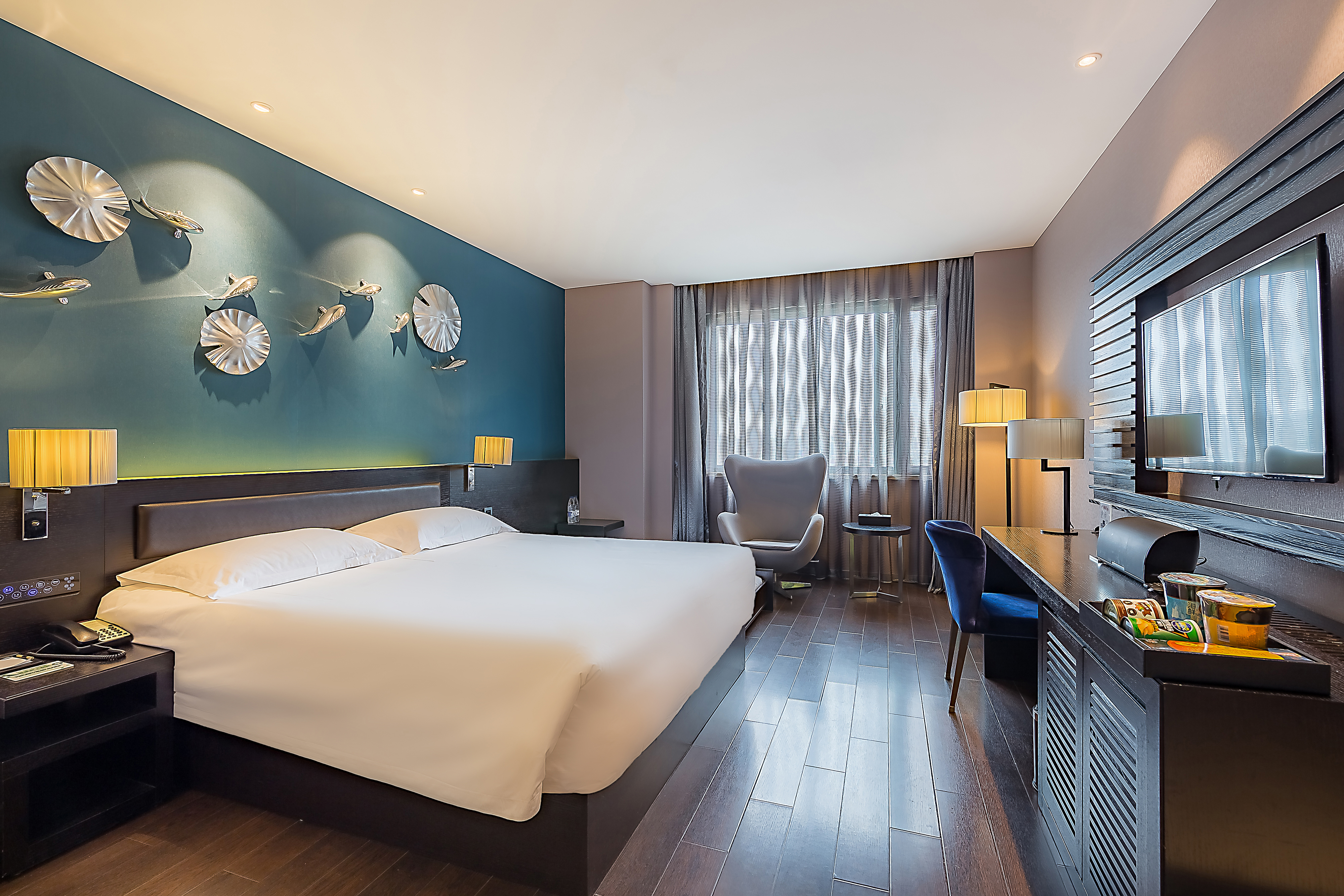 亲子房（电视投屏+小冰箱）