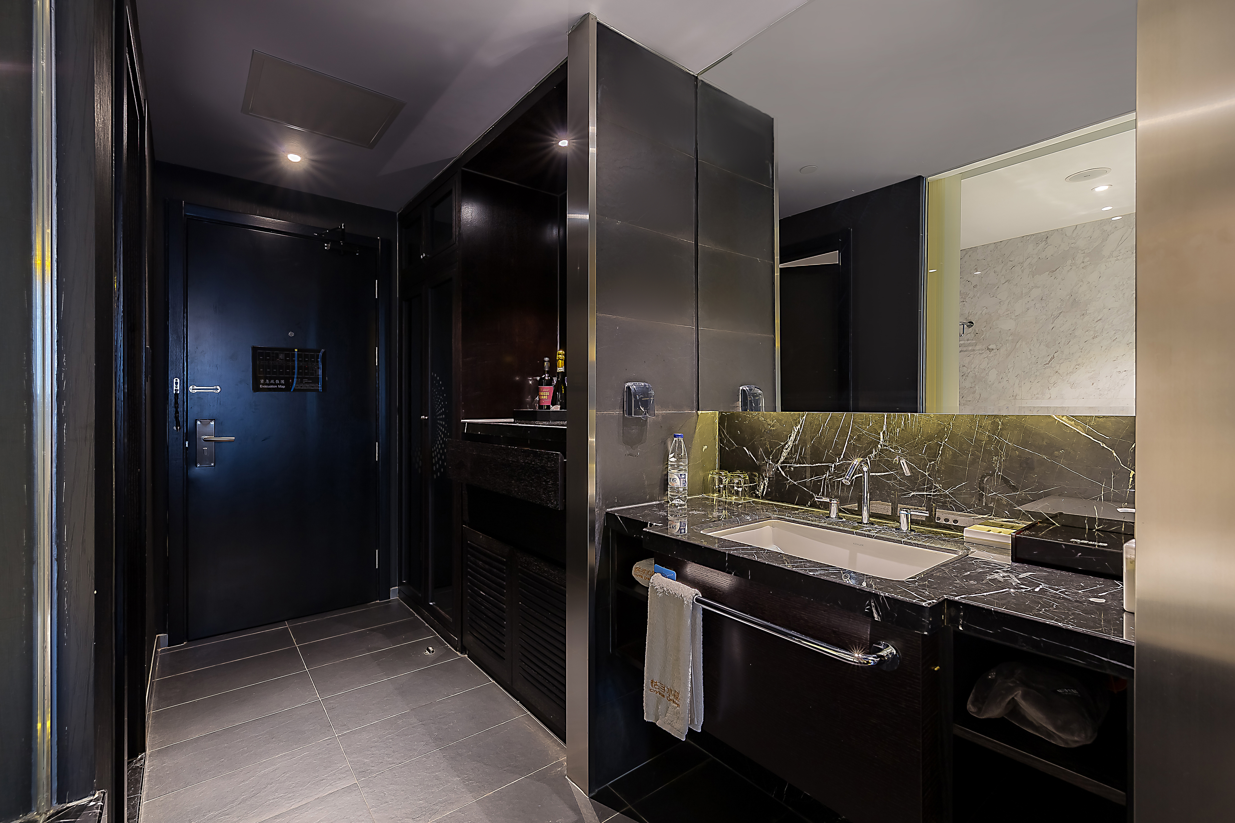 星空套房（电视投屏+小冰箱）