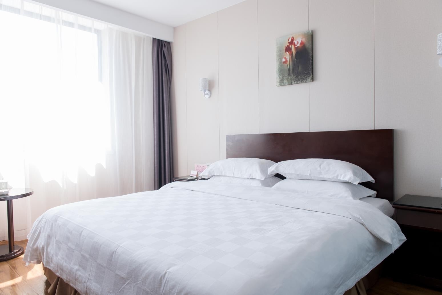 C.S. Sunshine Hotel阳光丽致大床房「舒适好眠」