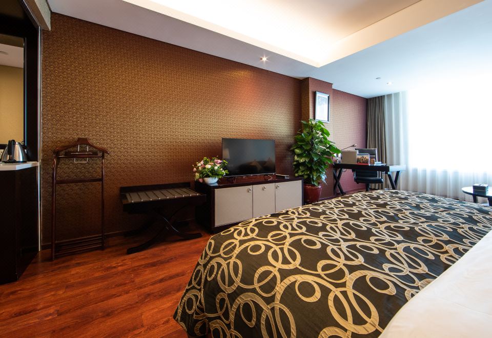 Hua Bin International HotelBusiness Queen Room